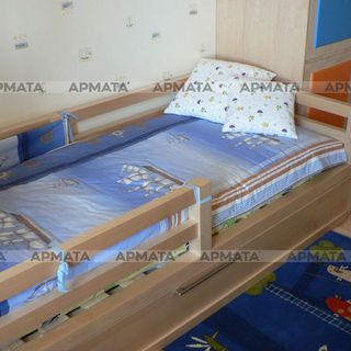 Кровать в комнату мальчика с выдвижными ящиками.  Массива клена и шпон клена натуральный.
