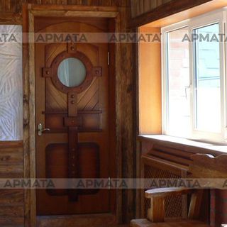 Дверь филенчатая с иллюминатором для интерьера в морском стиле