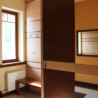 Мебель для прихожей: шкафы с раздвижными дверями. МДФ, натуральный шпон. 